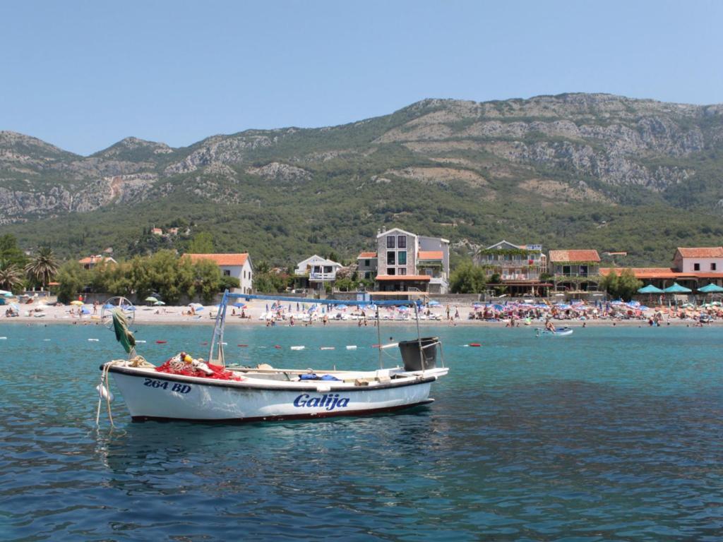 Apartments Galija Petrovac Екстериор снимка